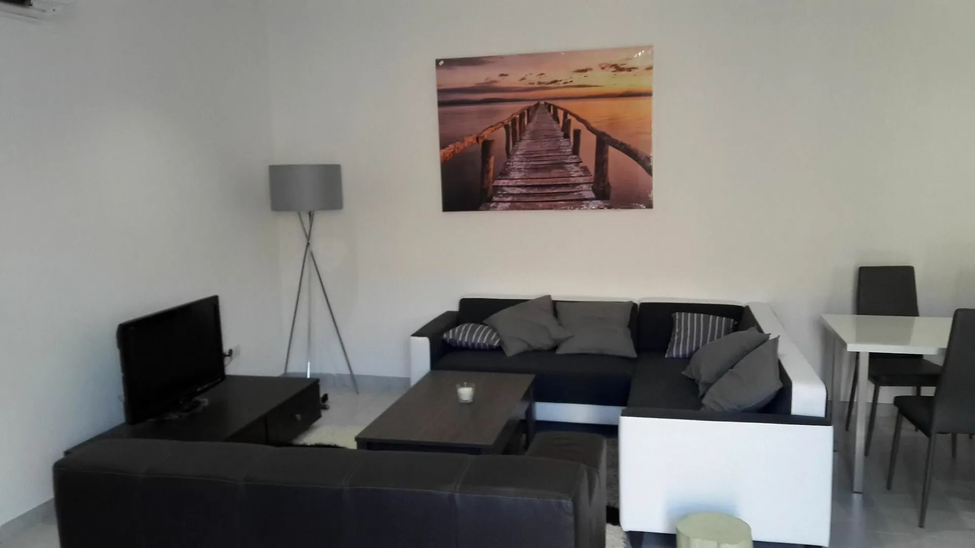 Apartment With 2 Bedrooms In Marseille, With Terrace And Wifi - 5 Km F